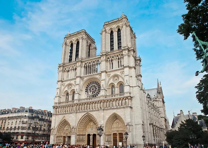 Magnifique Appt Avec 2 Salons- 1Bd-6P - Notre-Dame
